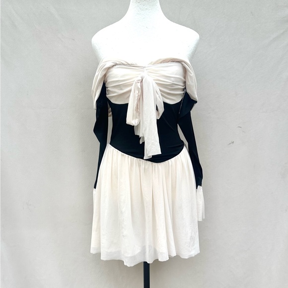 Elegant Off-Shoulder Dress in Black and Cream - Picture 1 of 1